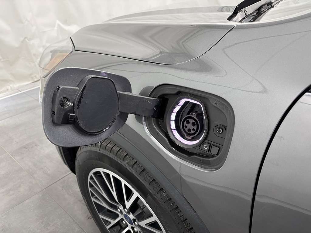 2021 Ford Escape Plug in - Image 5