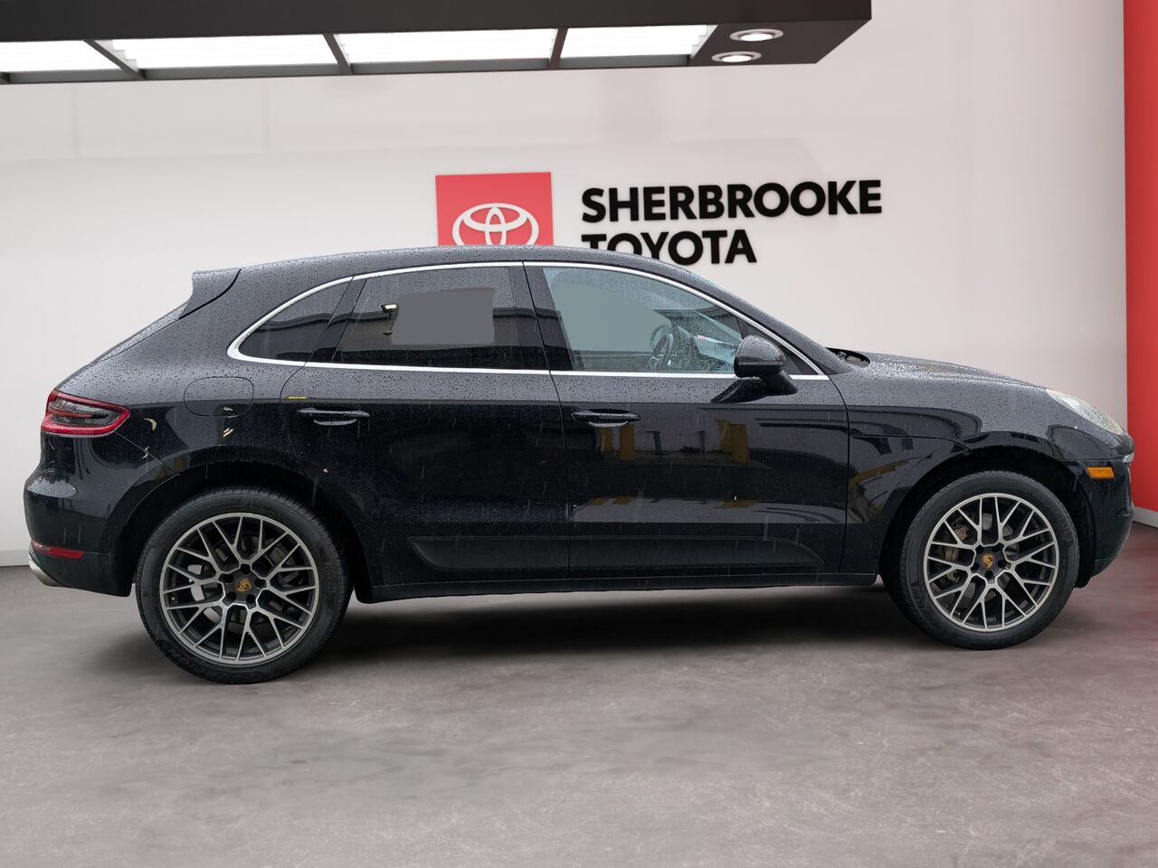 2017 Porsche Macan - Image 3