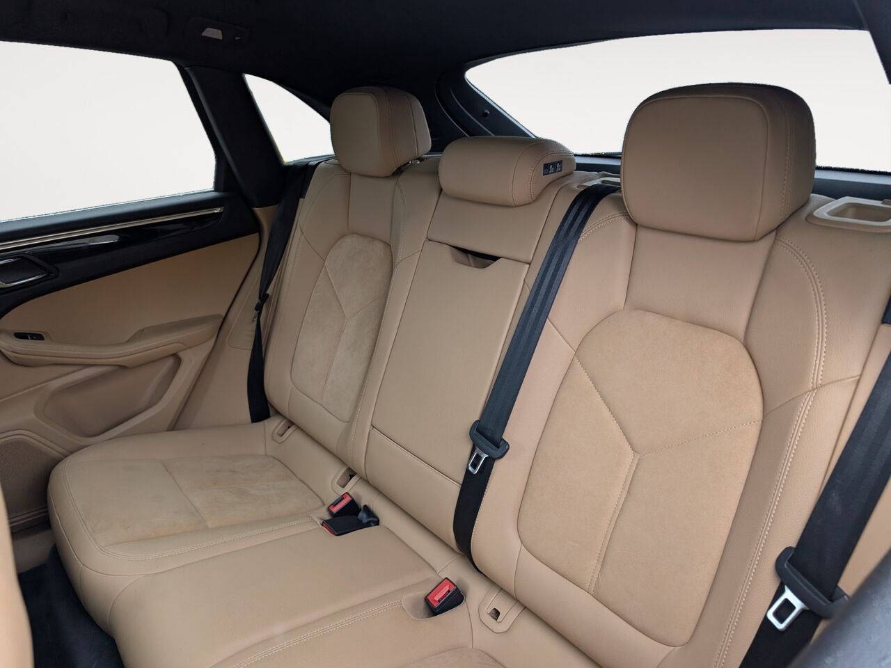 2017 Porsche Macan - Image 8