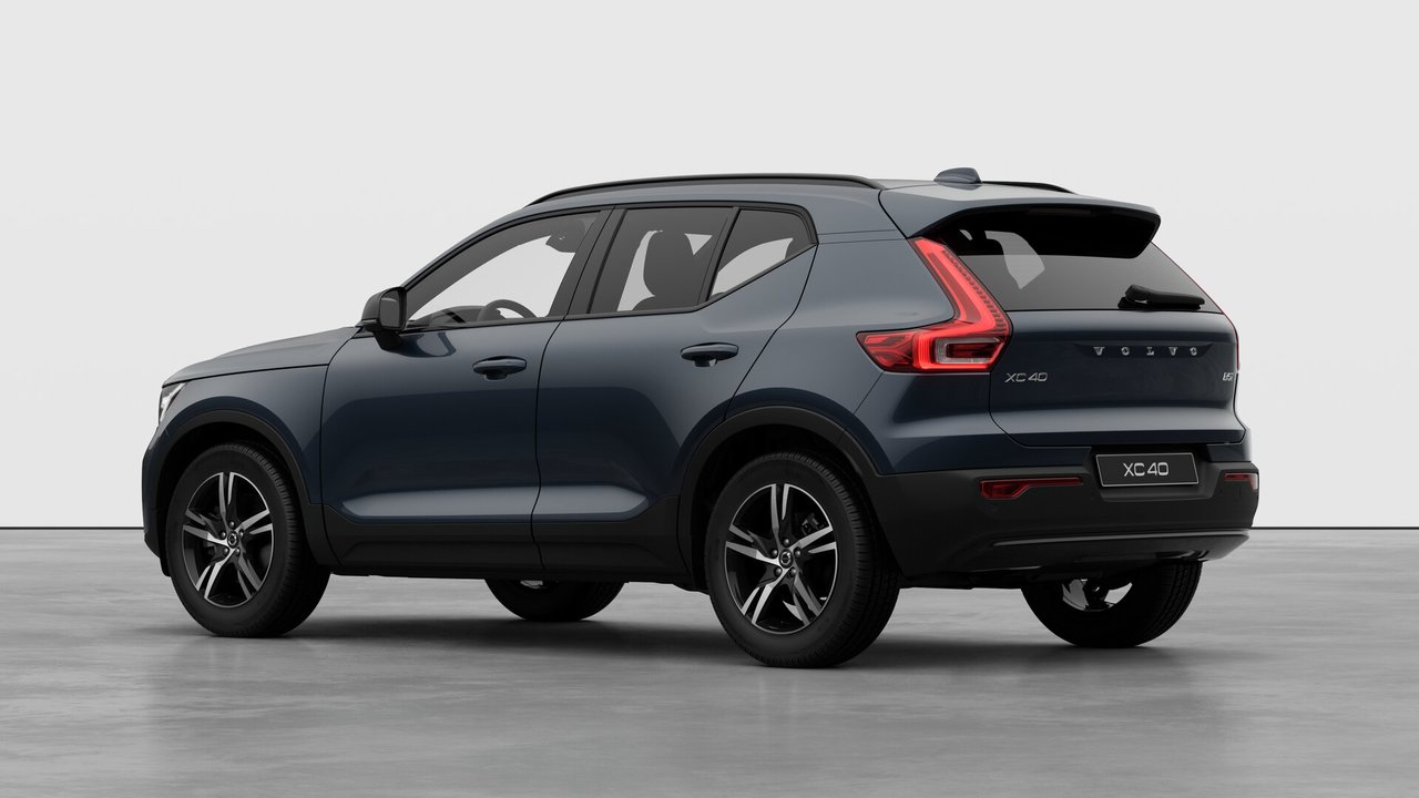 2026 Volvo XC40 - Image 2