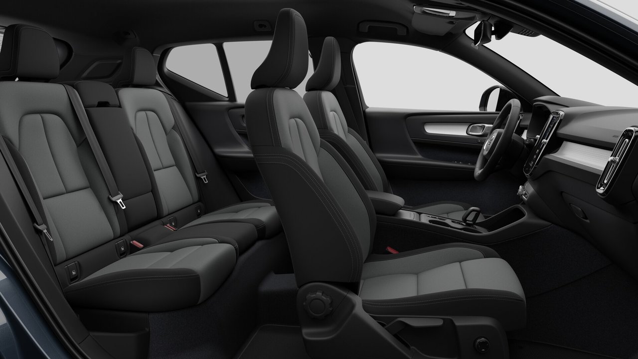 2026 Volvo XC40 - Image 13
