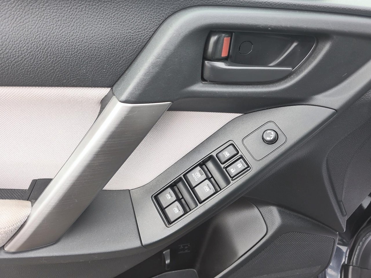 2014 Subaru Forester - Image 10