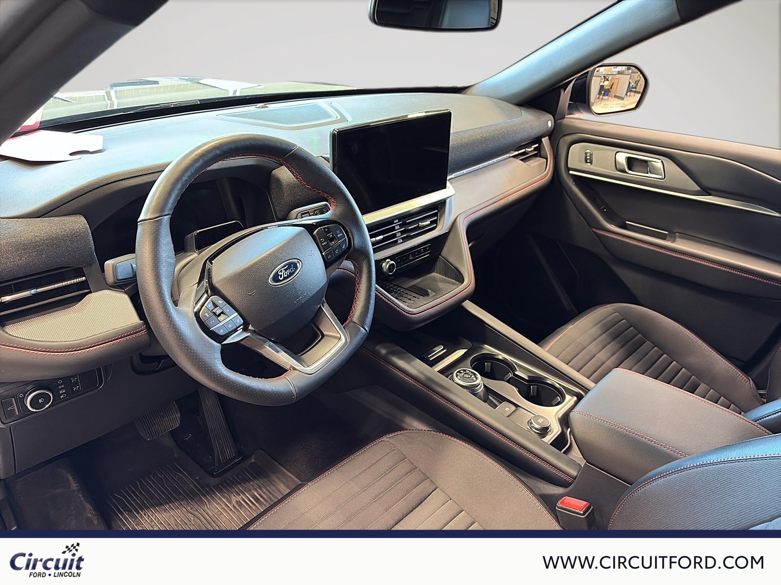 2025 Ford Explorer - Image 8