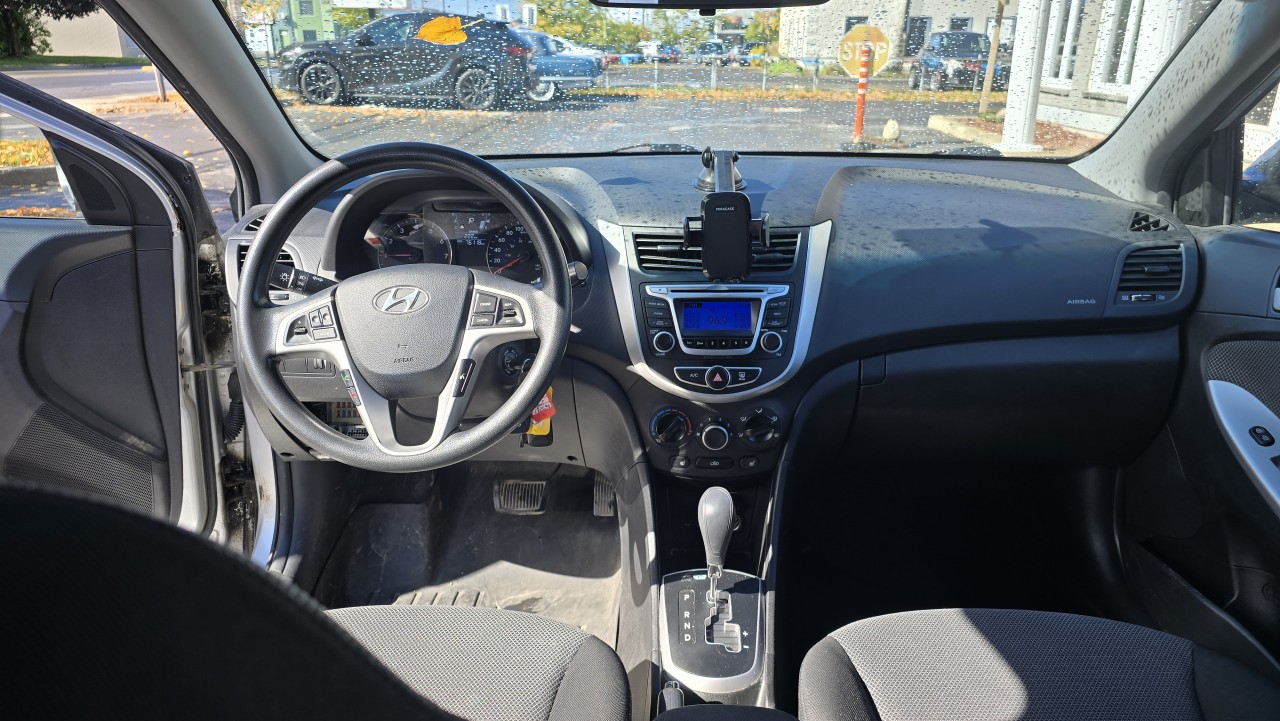 2014 Hyundai Accent - Image 7