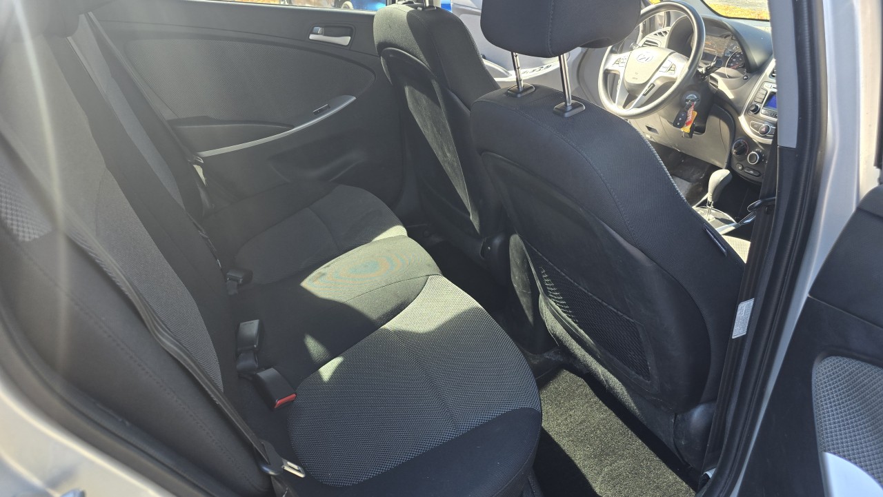 2014 Hyundai Accent - Image 9