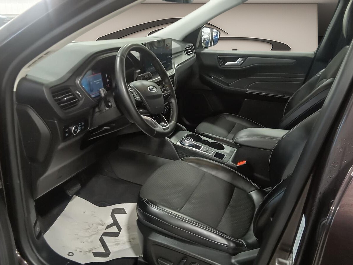 2023 Ford Escape Plug-in Hybrid - Image 9