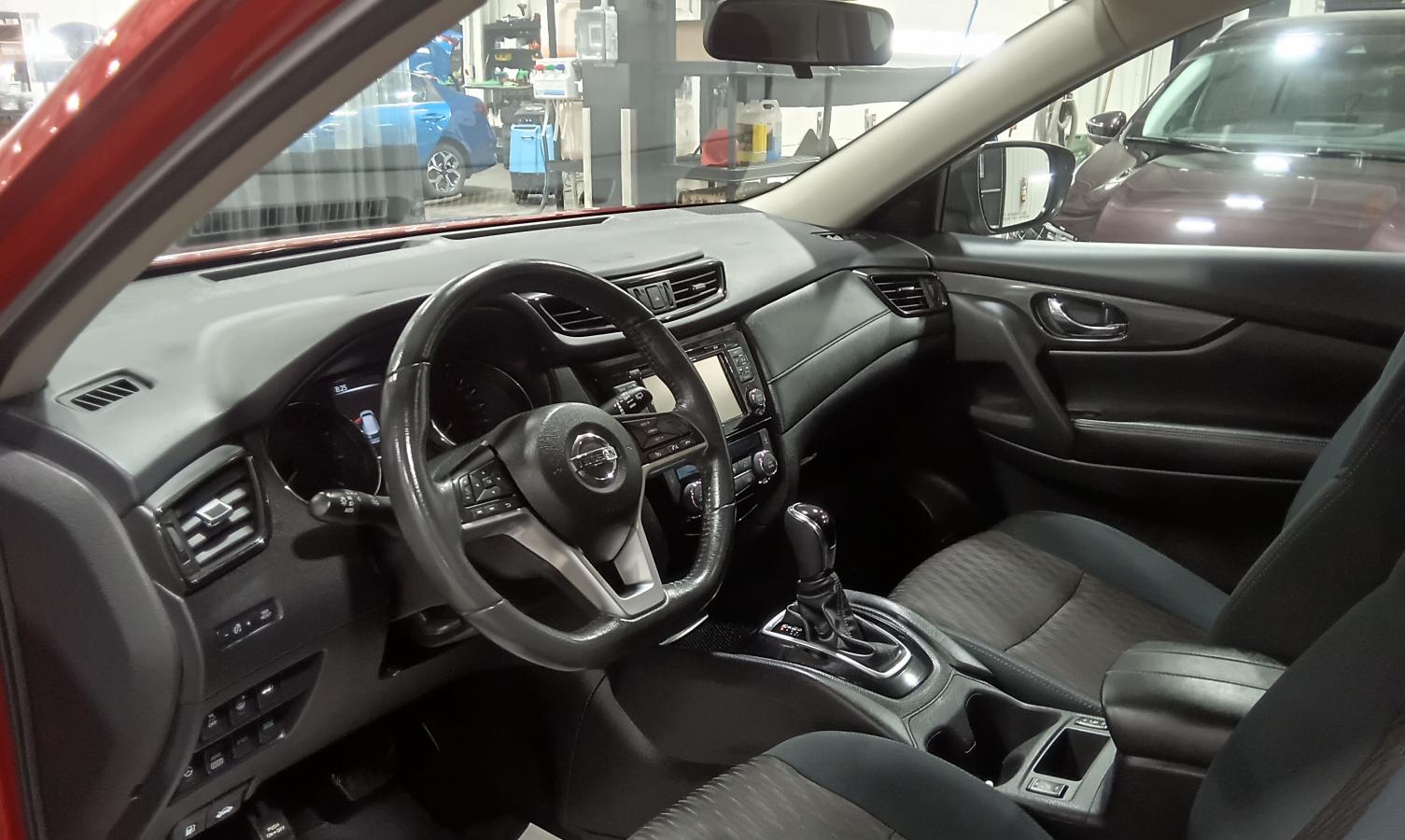 2017 Nissan Rogue - Image 14