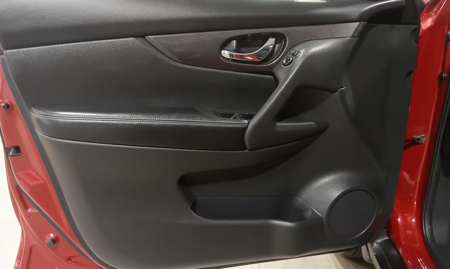 2017 Nissan Rogue - Image 18