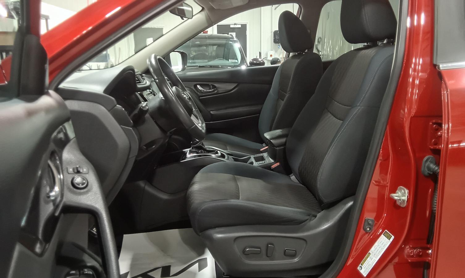 2017 Nissan Rogue - Image 21