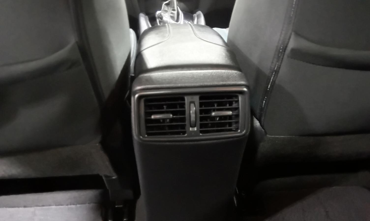 2017 Nissan Rogue - Image 25