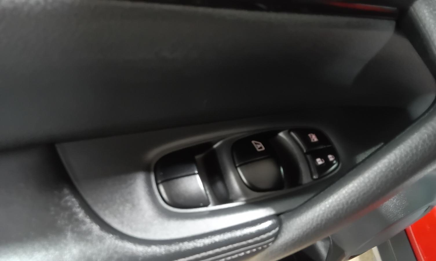 2017 Nissan Rogue - Image 26