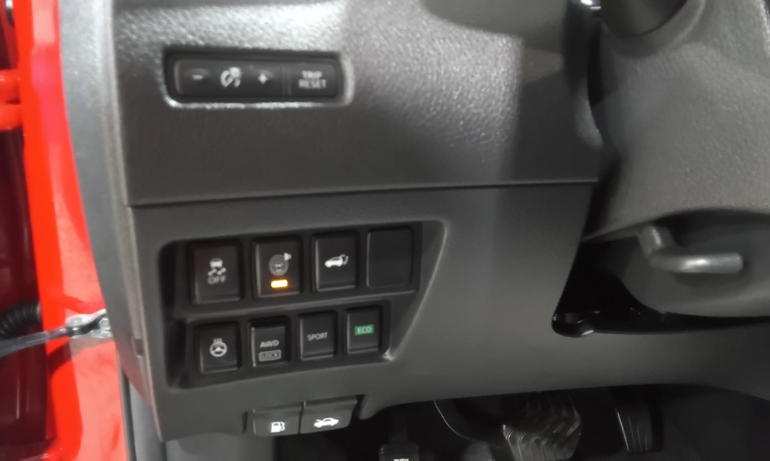 2017 Nissan Rogue - Image 28