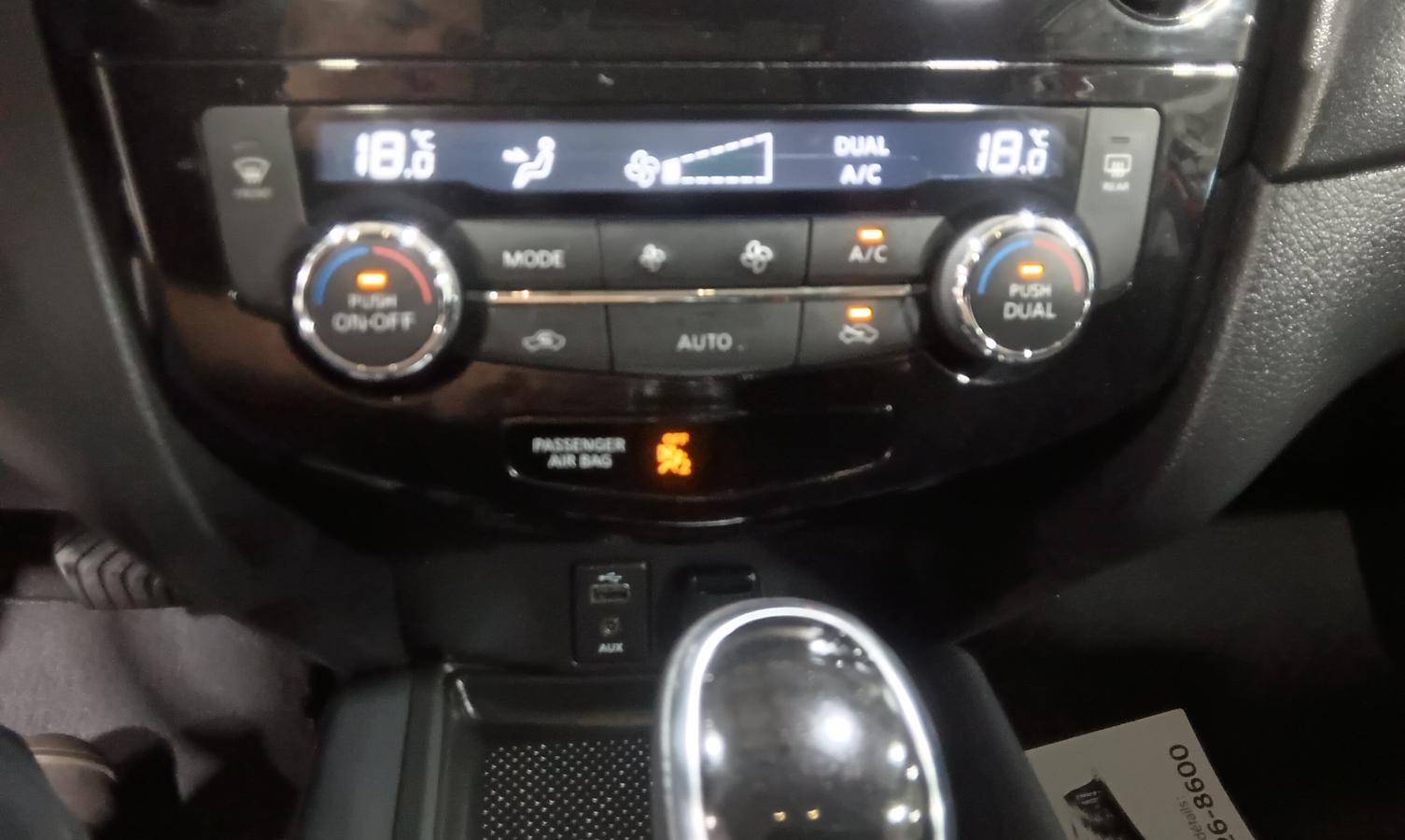 2017 Nissan Rogue - Image 29