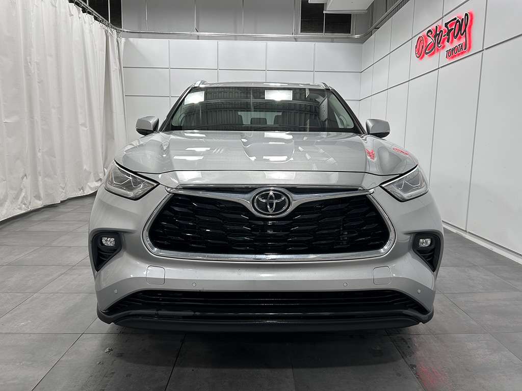 2022 Toyota Highlander - Image 2
