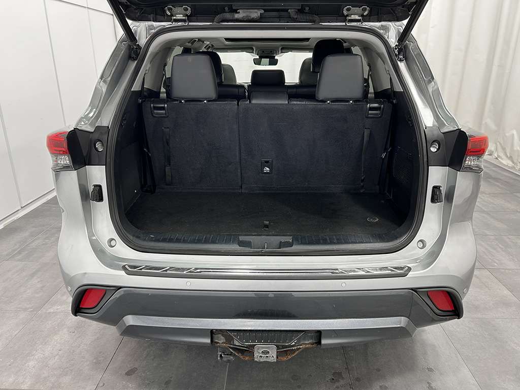 2022 Toyota Highlander - Image 8