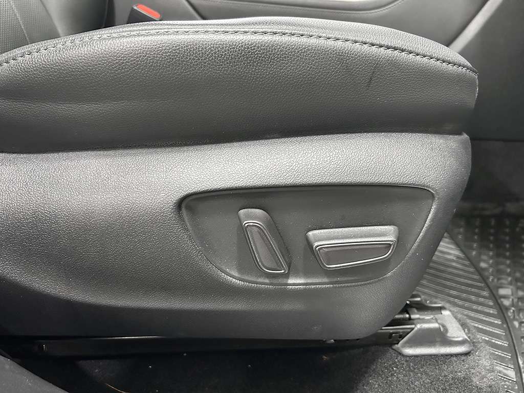 2022 Toyota Highlander - Image 17