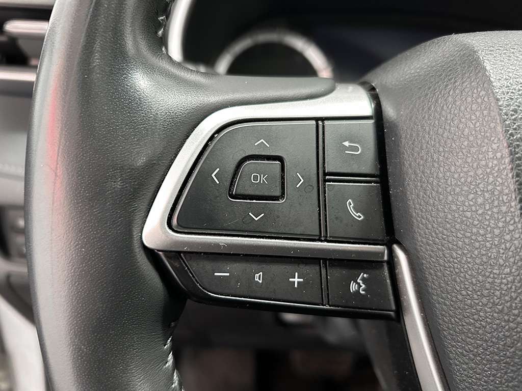 2022 Toyota Highlander - Image 23