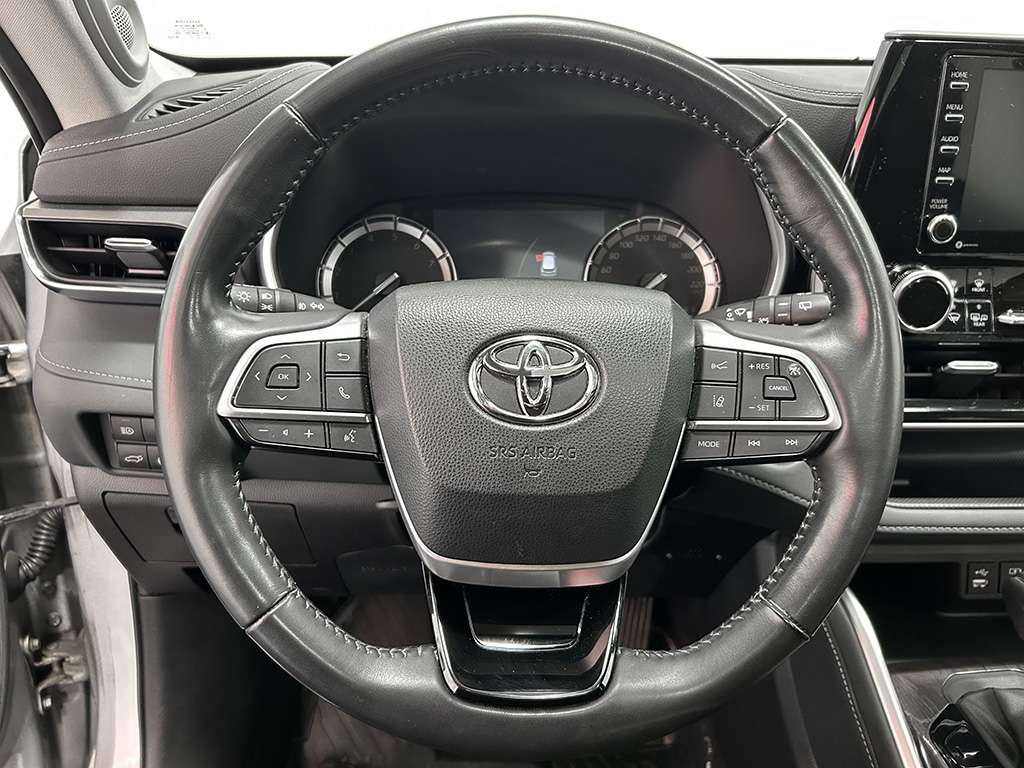 2022 Toyota Highlander - Image 24