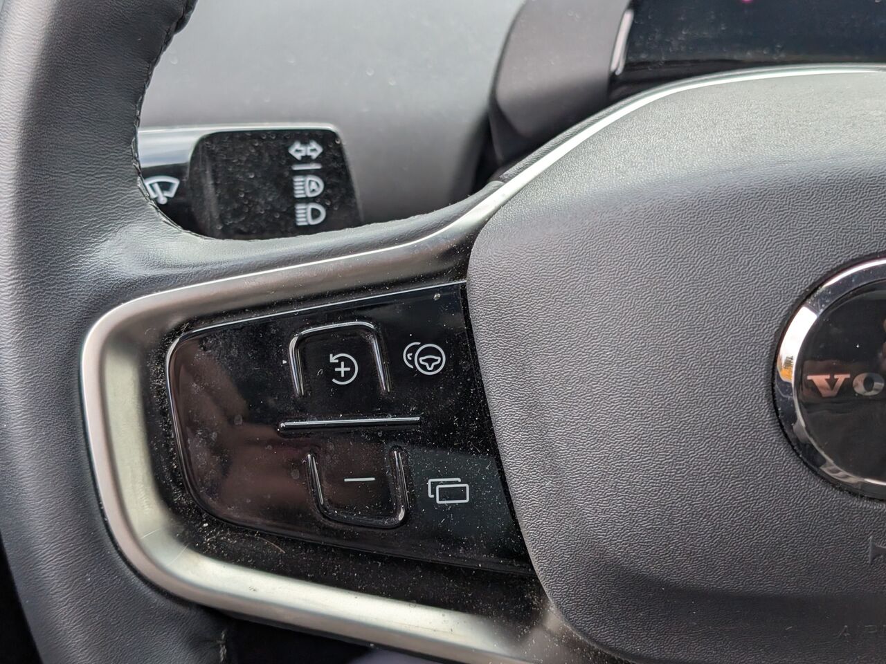 2025 Volvo EX30 - Image 13