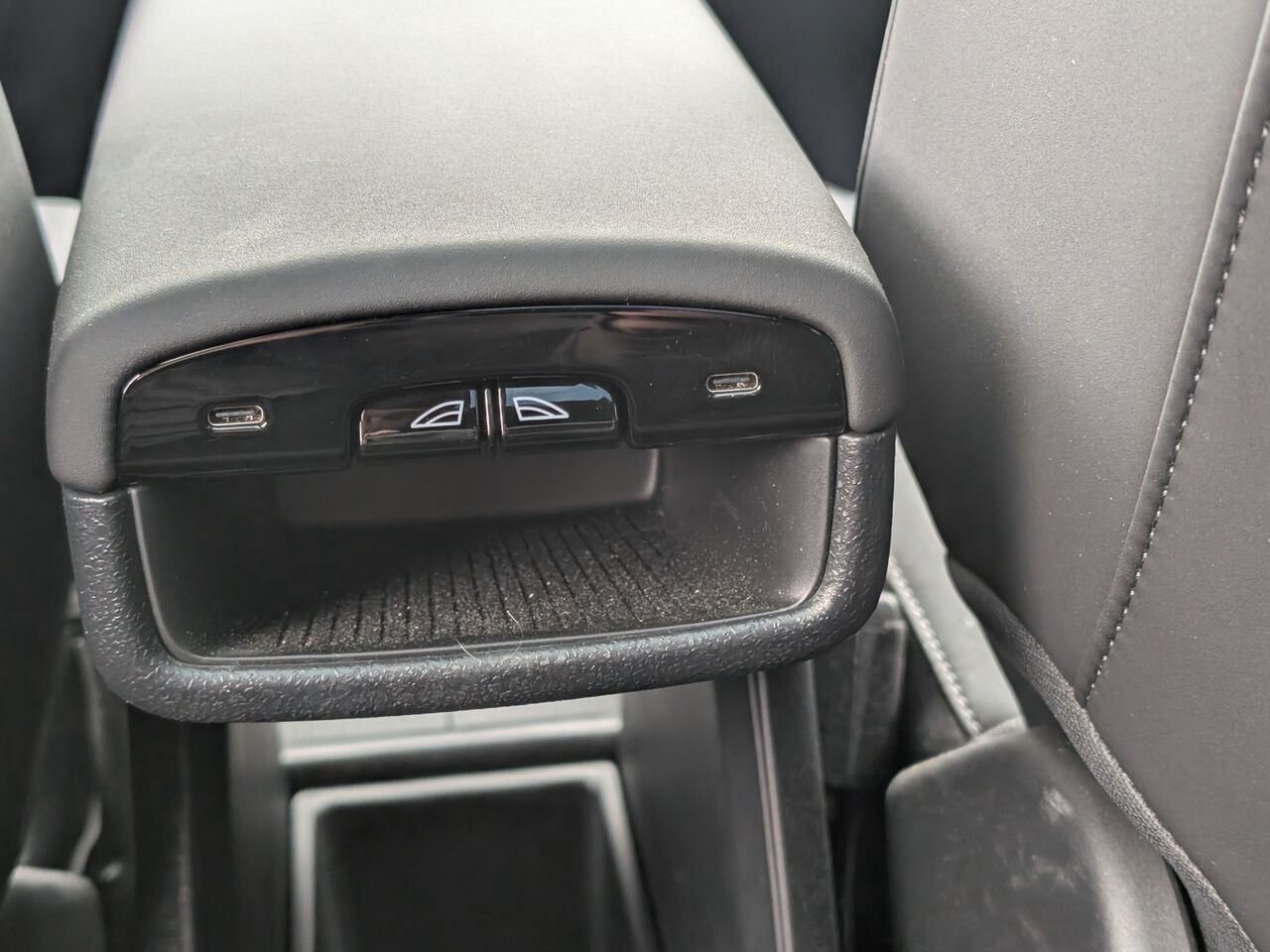 2025 Volvo EX30 - Image 14