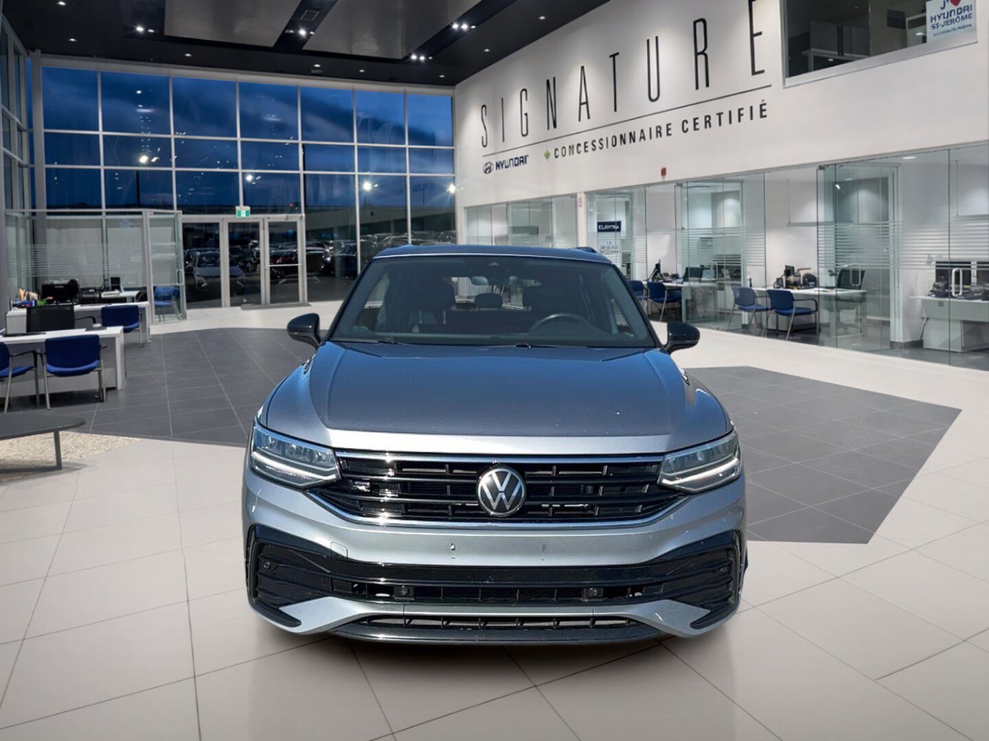 2023 Volkswagen Tiguan - Image 2