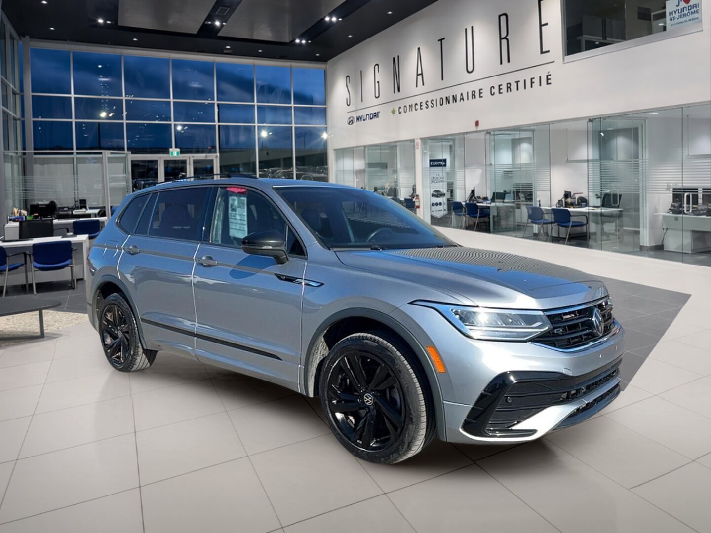 2023 Volkswagen Tiguan - Image 3