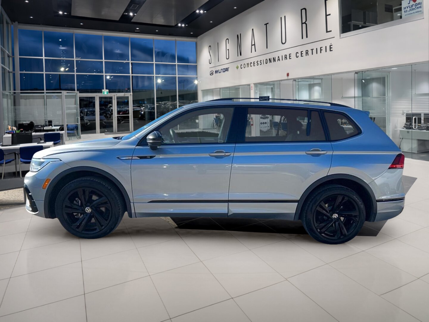 2023 Volkswagen Tiguan - Image 8