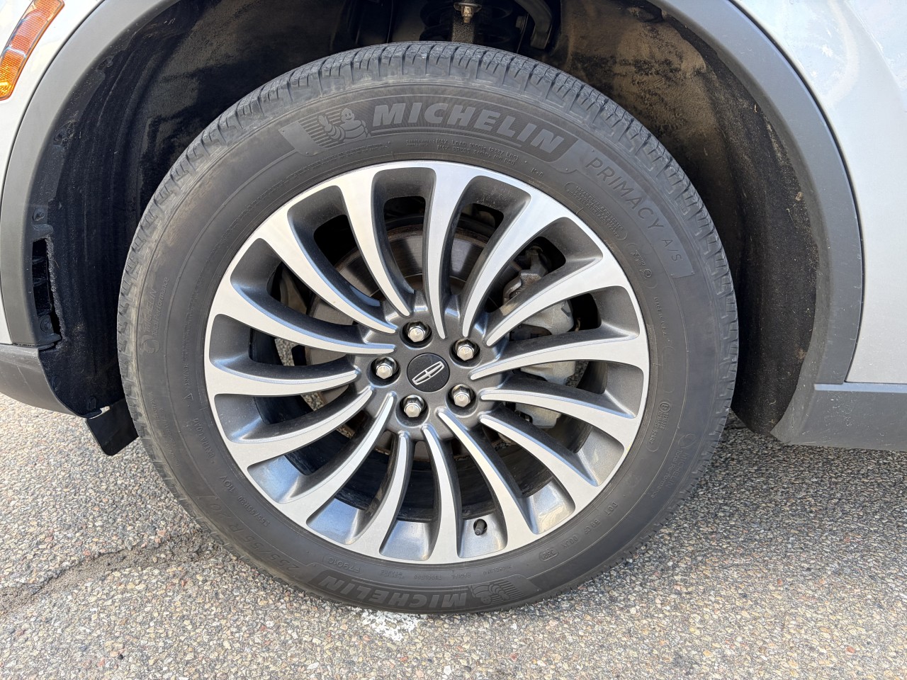 2022 Lincoln Aviator - Image 2