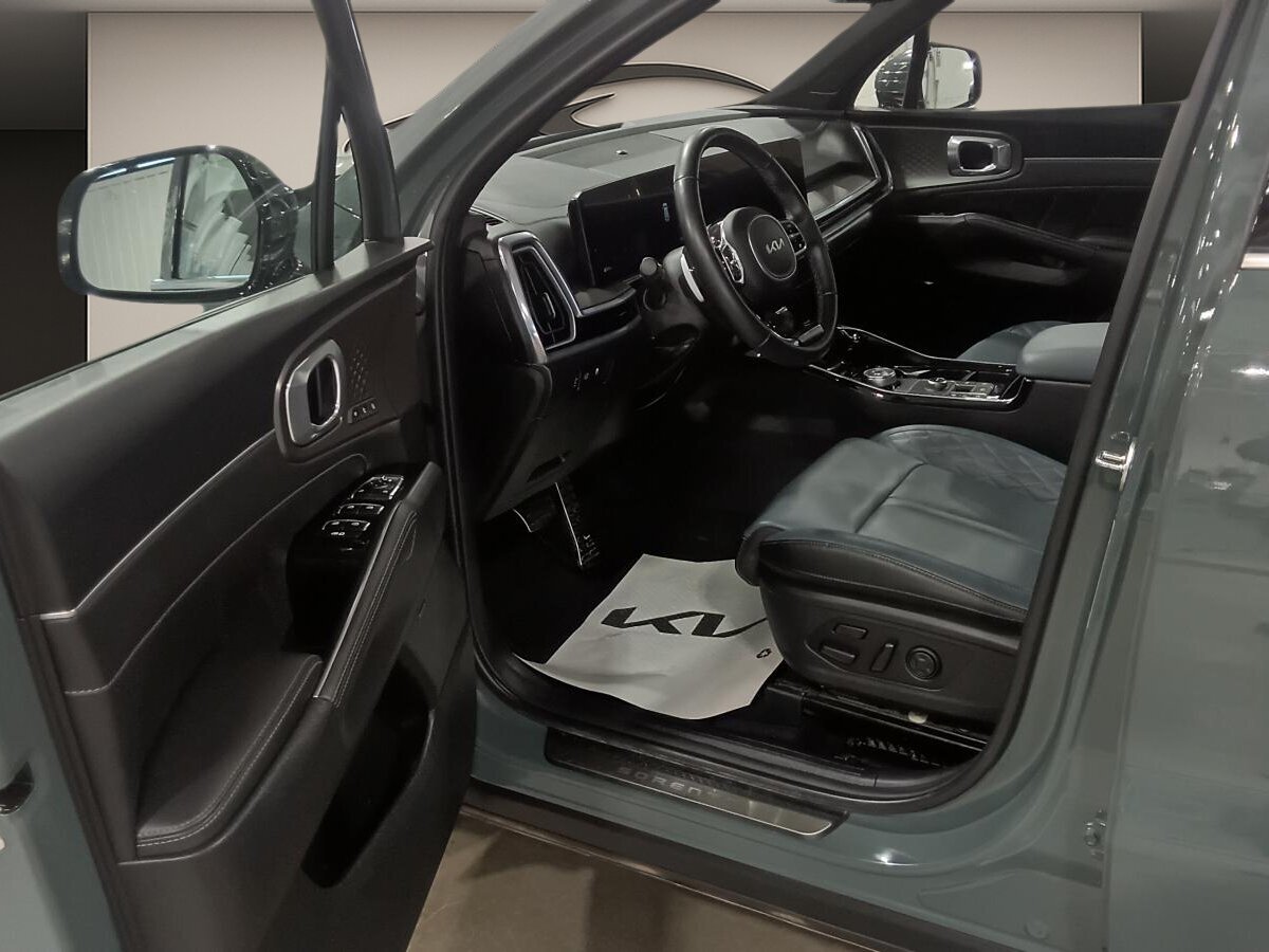 2025 Kia Sorento HEV - Image 14