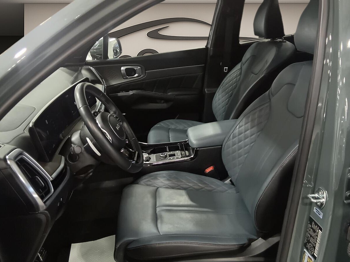 2025 Kia Sorento HEV - Image 15