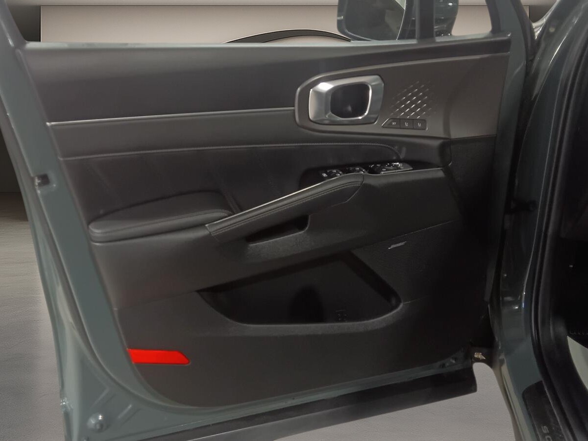 2025 Kia Sorento HEV - Image 22