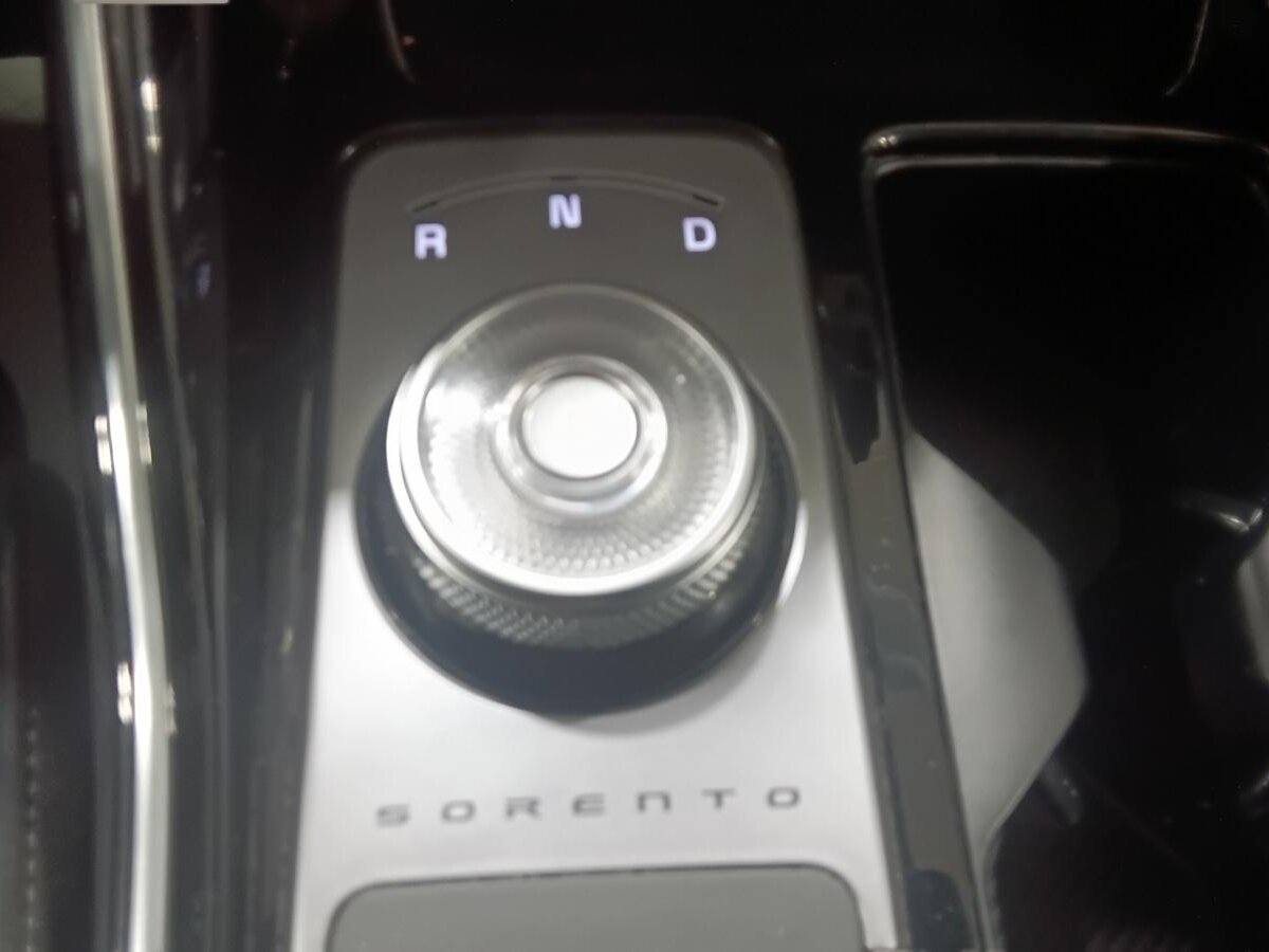 2025 Kia Sorento HEV - Image 24