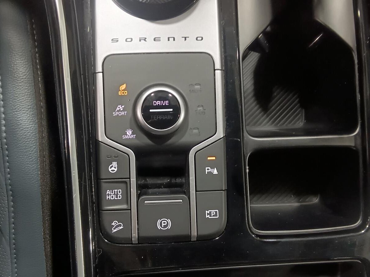 2025 Kia Sorento HEV - Image 32