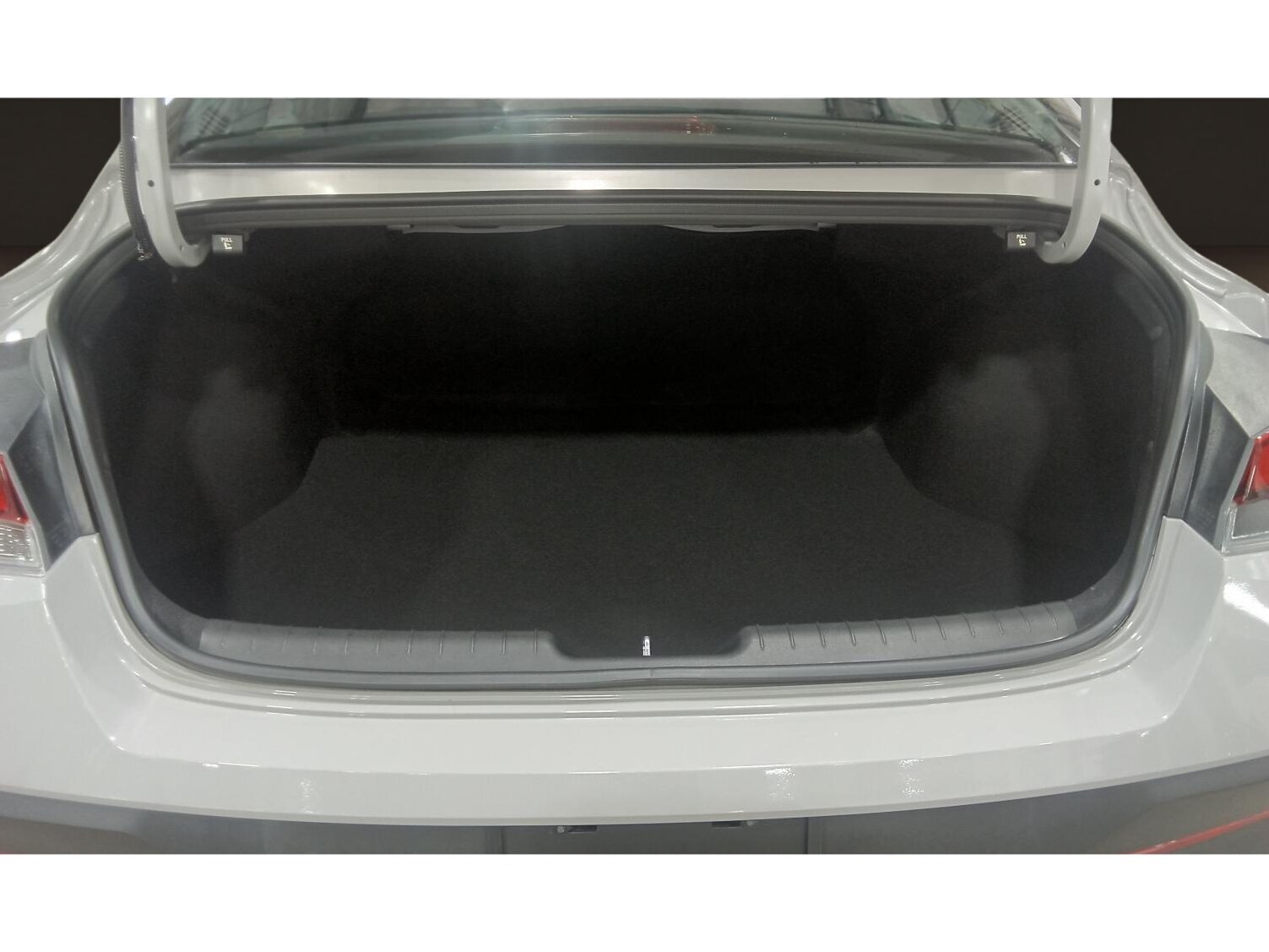 2026 Hyundai Elantra - Image 10