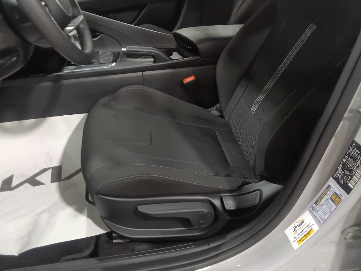 2026 Hyundai Elantra - Image 25