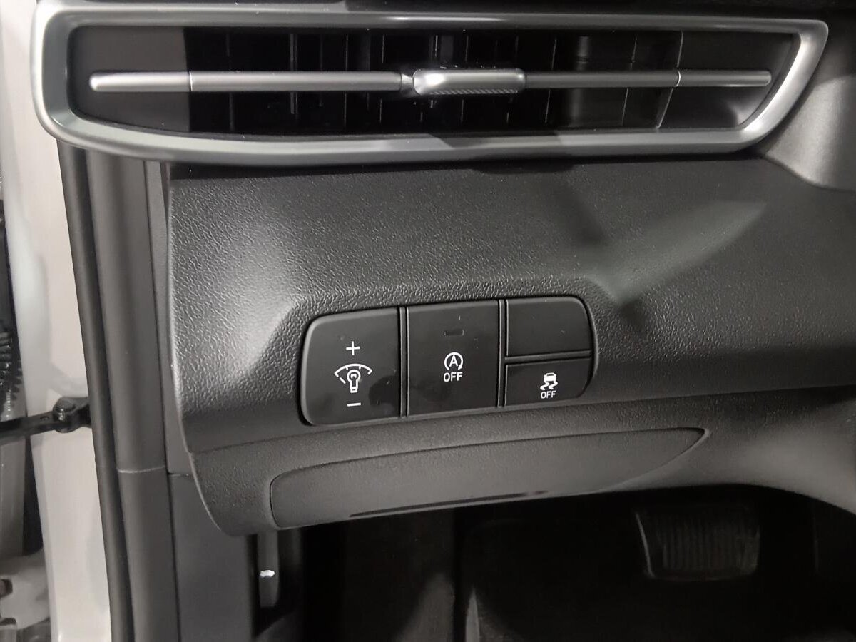 2026 Hyundai Elantra - Image 29