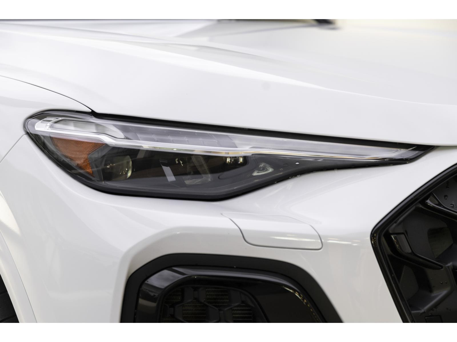 2025 Audi SQ5 - Image 2