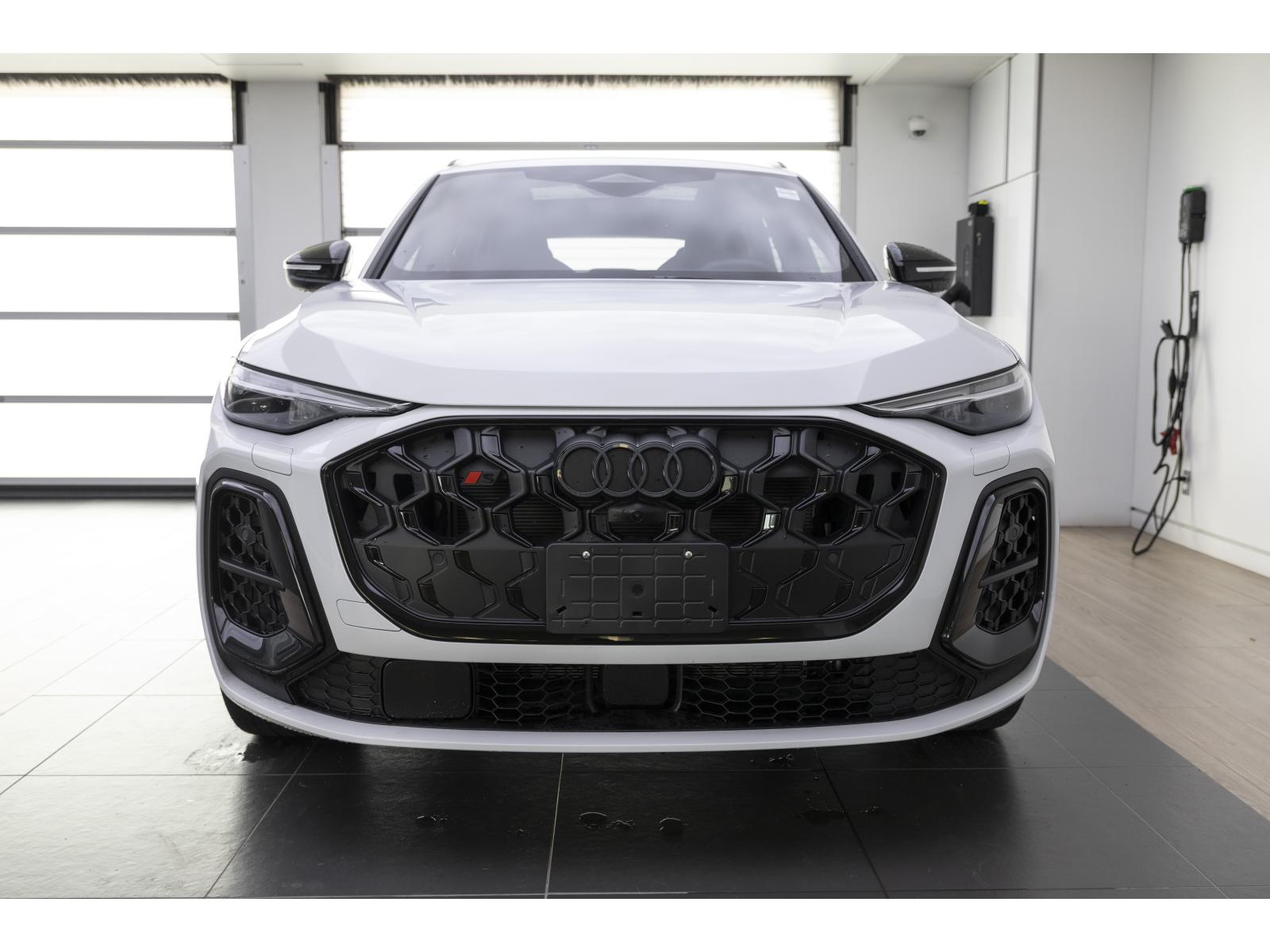2025 Audi SQ5 - Image 3