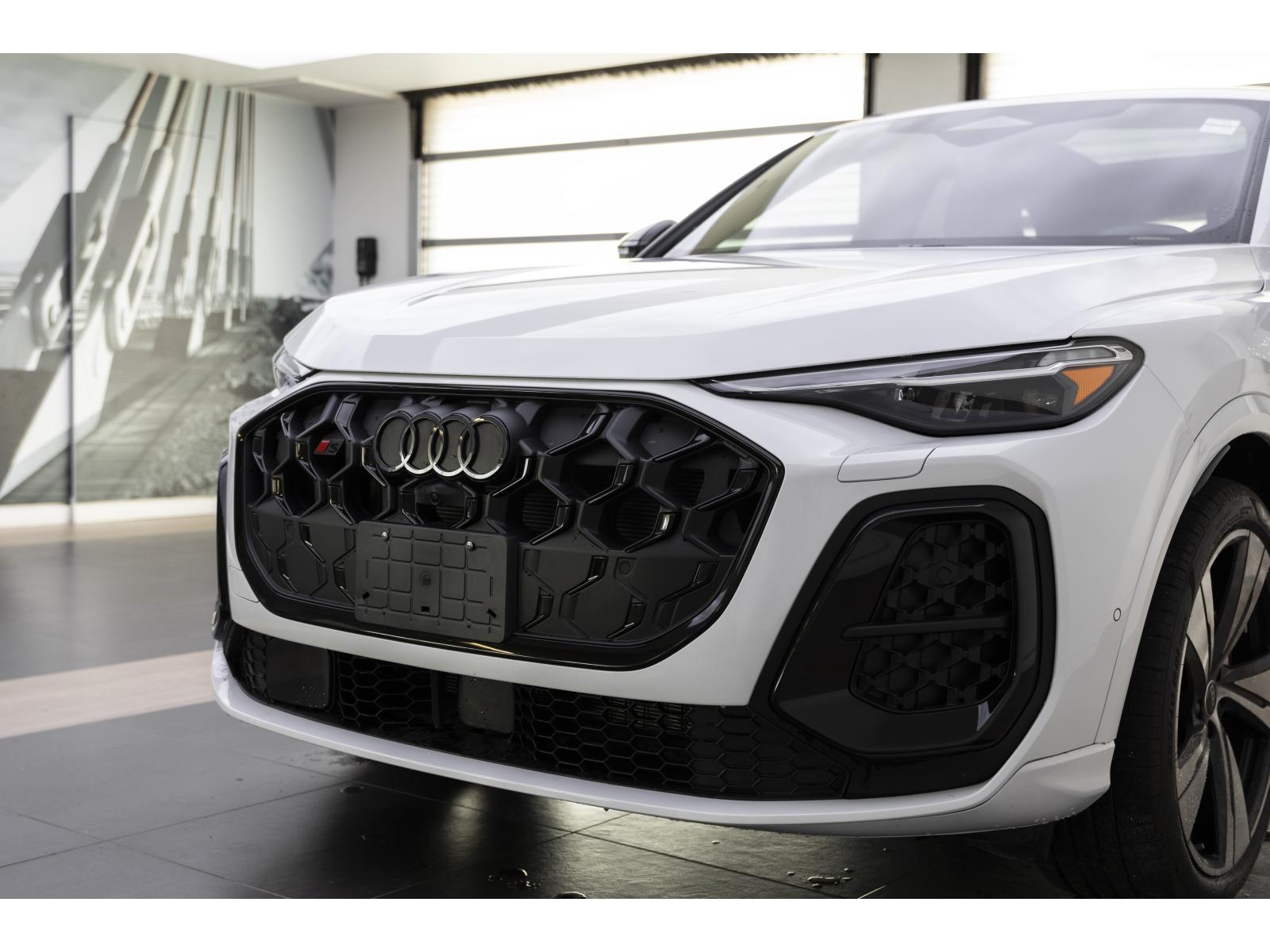 2025 Audi SQ5 - Image 4