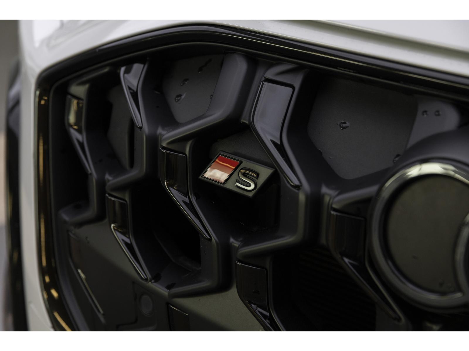 2025 Audi SQ5 - Image 6