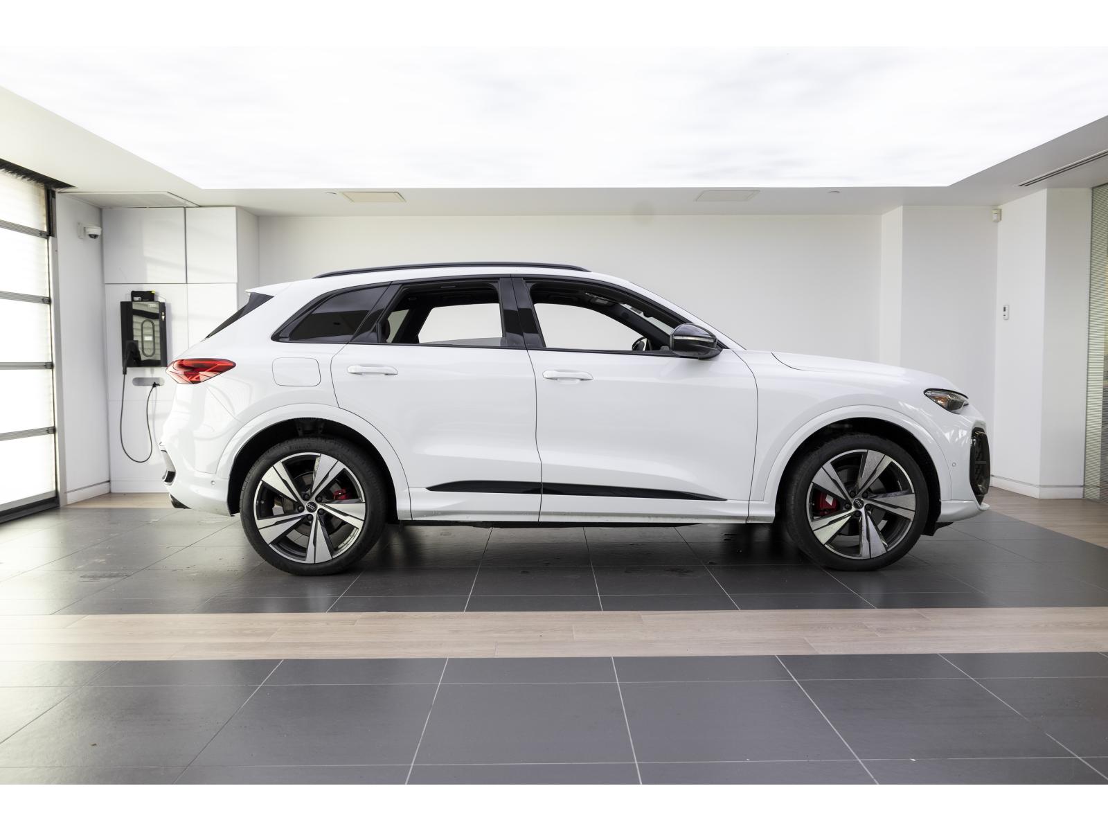 2025 Audi SQ5 - Image 7
