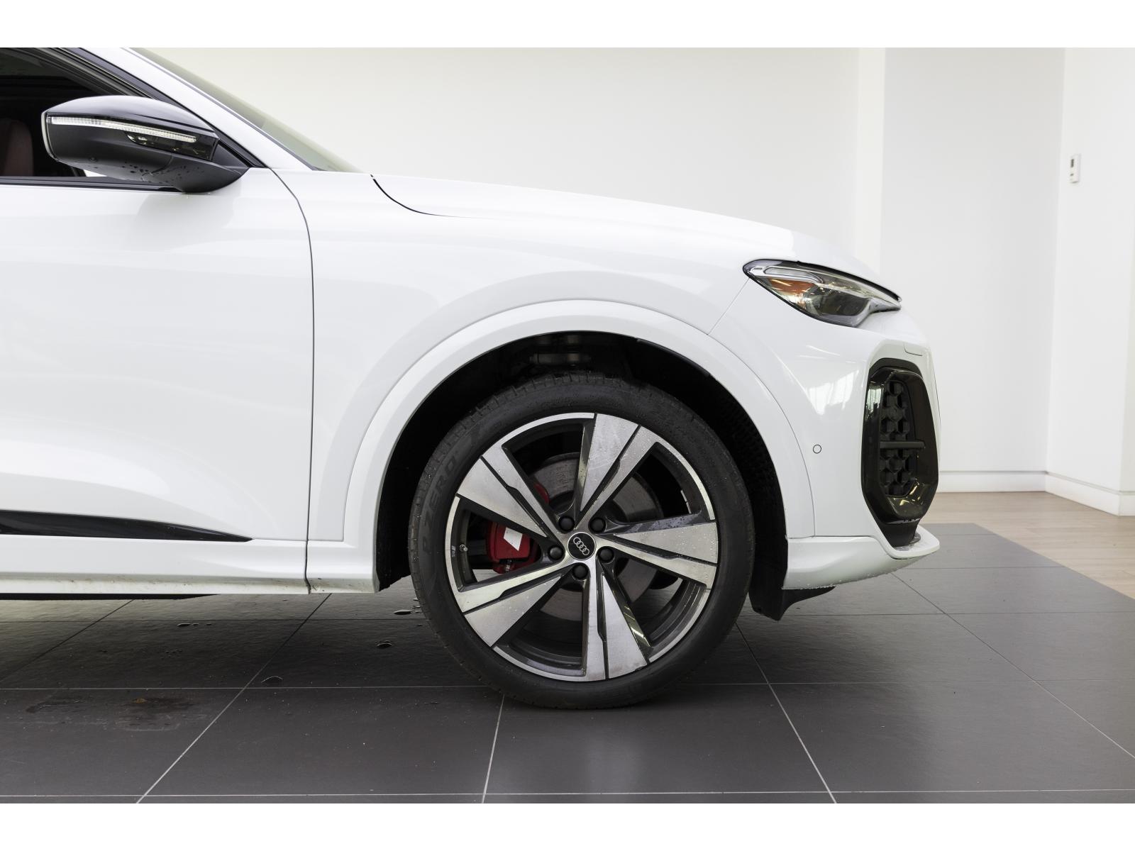 2025 Audi SQ5 - Image 8