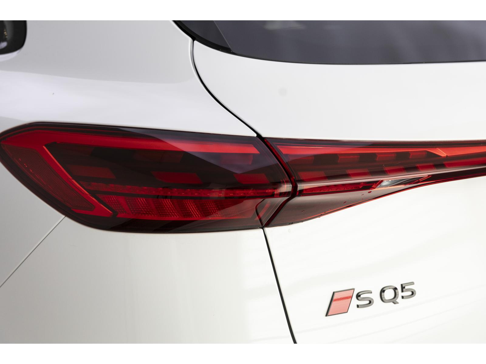 2025 Audi SQ5 - Image 11