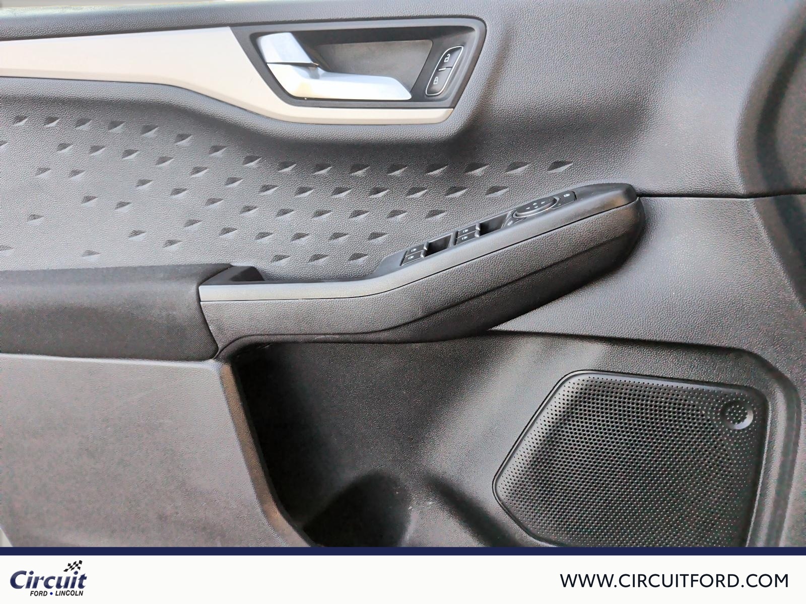 2020 Ford Escape - Image 10