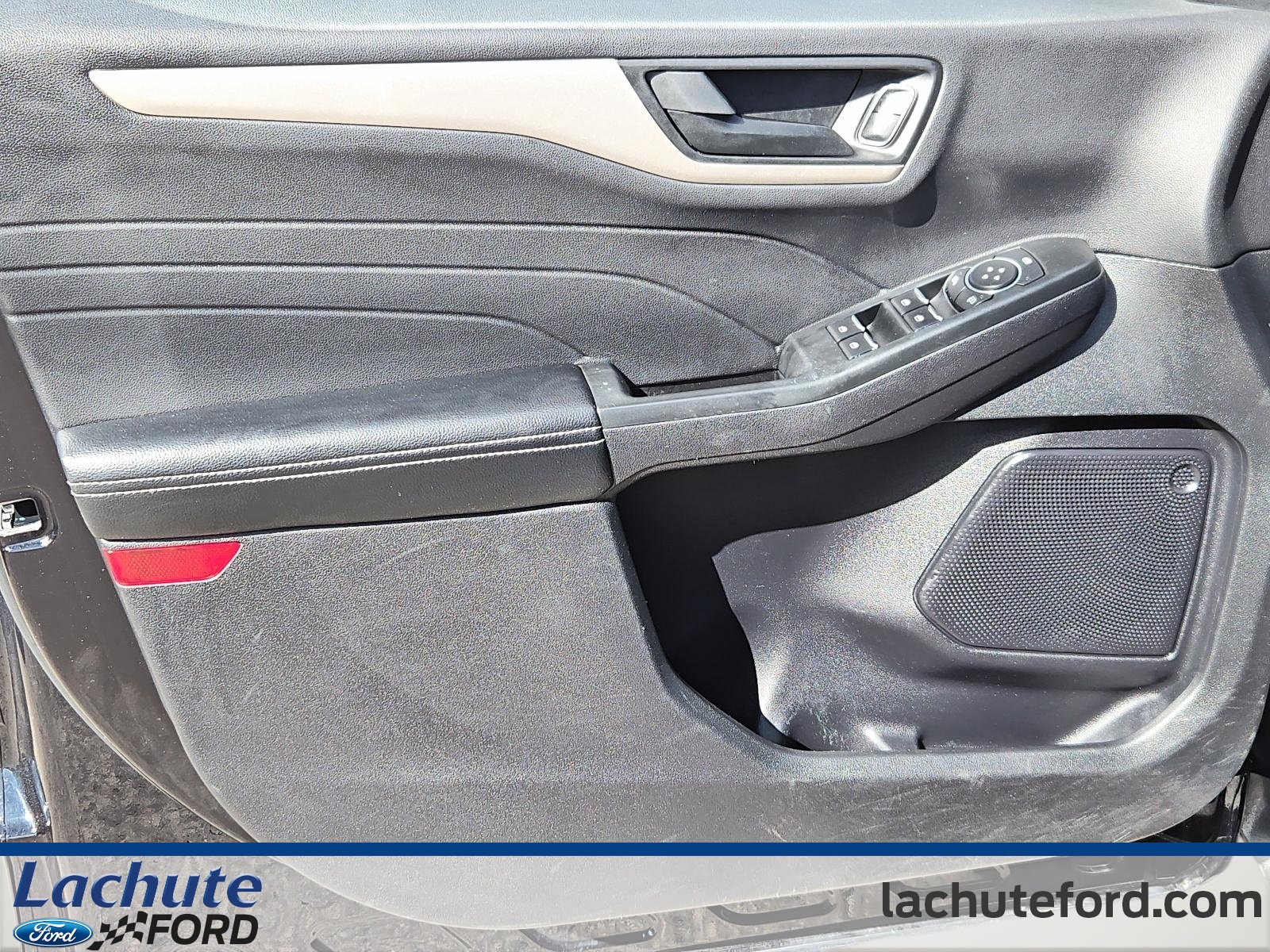 2022 Ford Escape Hybrid - Image 12