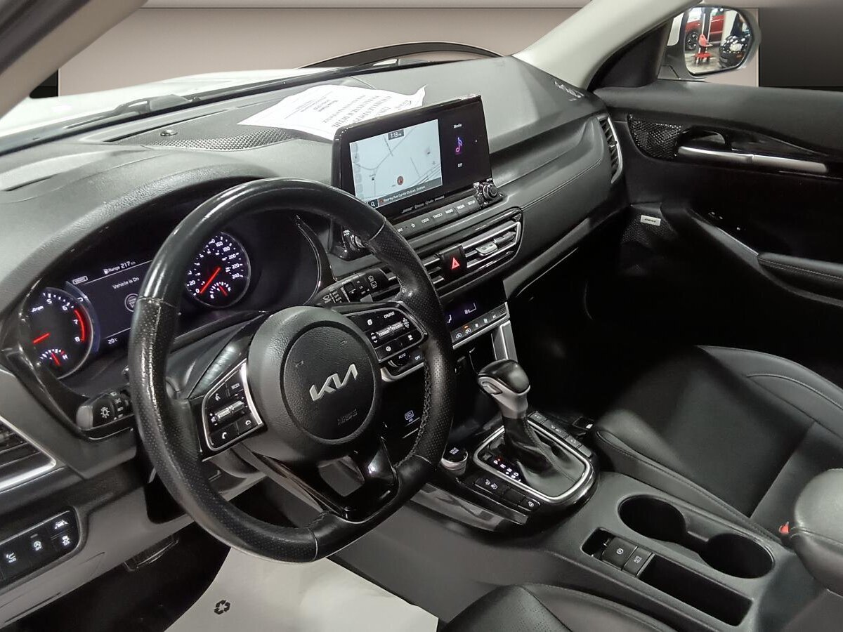 2023 Kia Seltos - Image 13