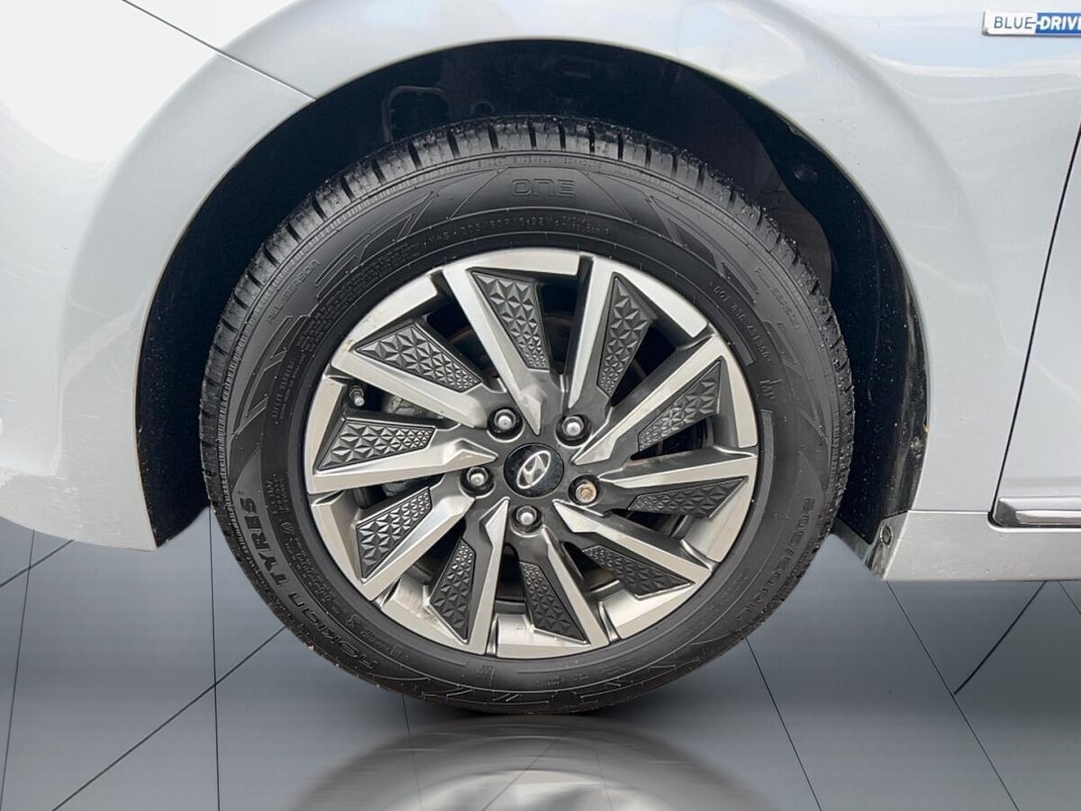 2020 Hyundai IONIQ Electric - Image 9