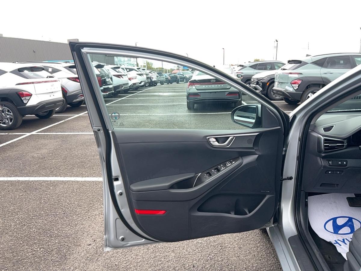 2020 Hyundai IONIQ Electric - Image 13