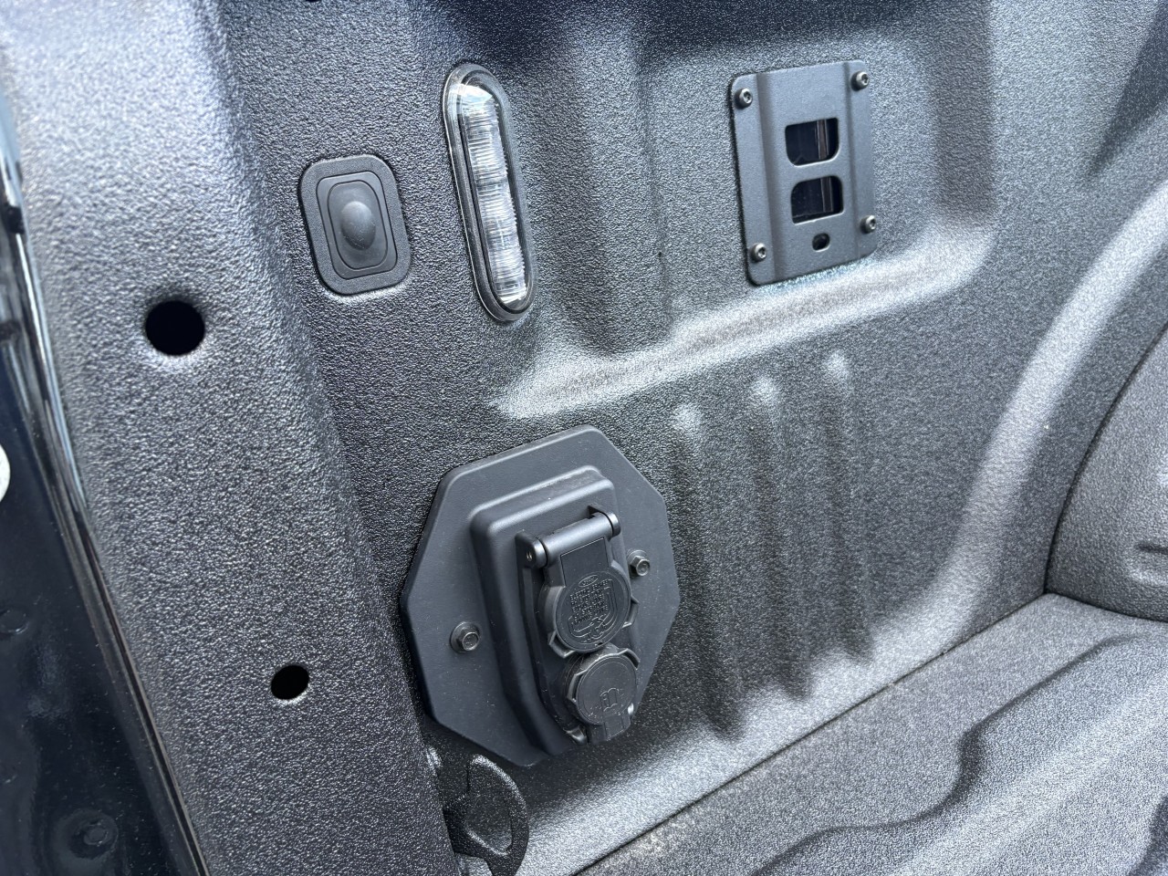 2027 Ford Super Duty F-250 SRW - Image 9