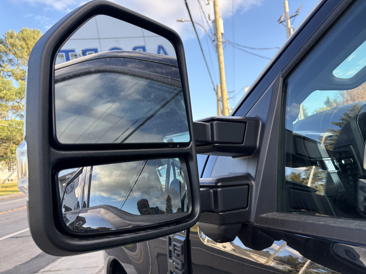 2027 Ford Super Duty F-250 SRW - Image 17